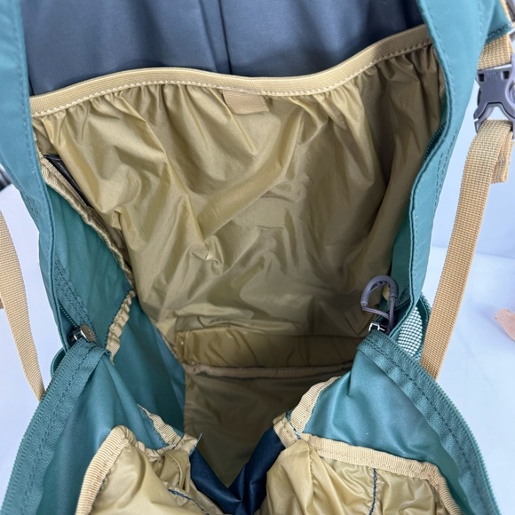 Osprey Daylight Duffle Hiking Backpack Green Unisex - Picture 7 of 13